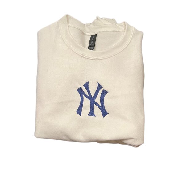 New York Yankees Styled Embroidered Sweatshirt - Picture 1 of 2